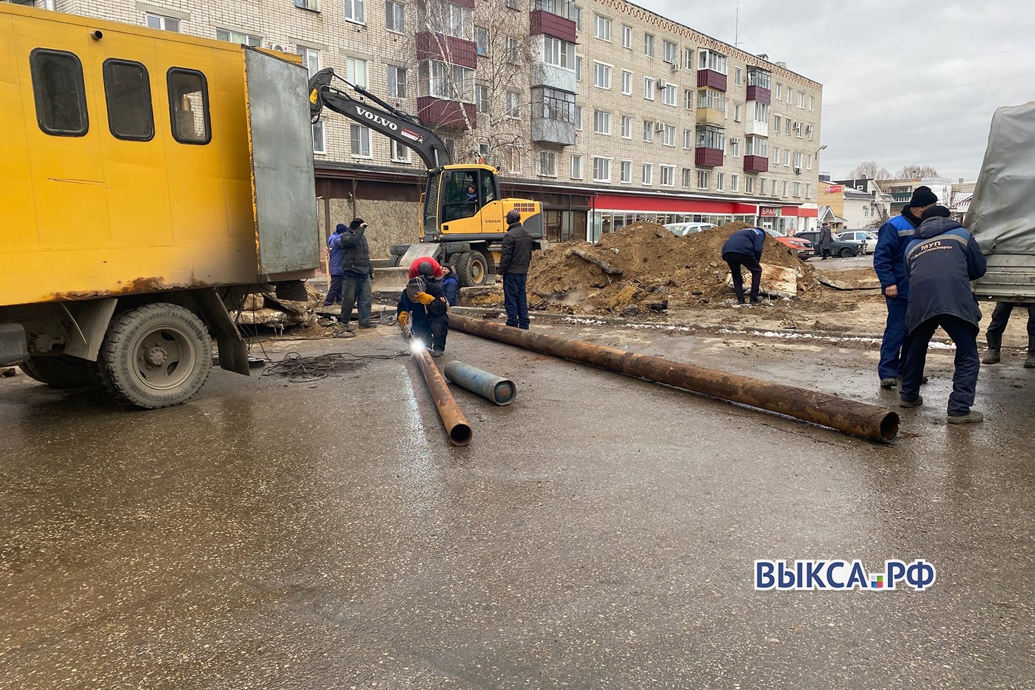 В Юбилейном прорвало трубу с горячей водой